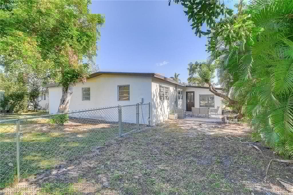 4250 Lagg Ave, Fort Myers, FL 33901-35