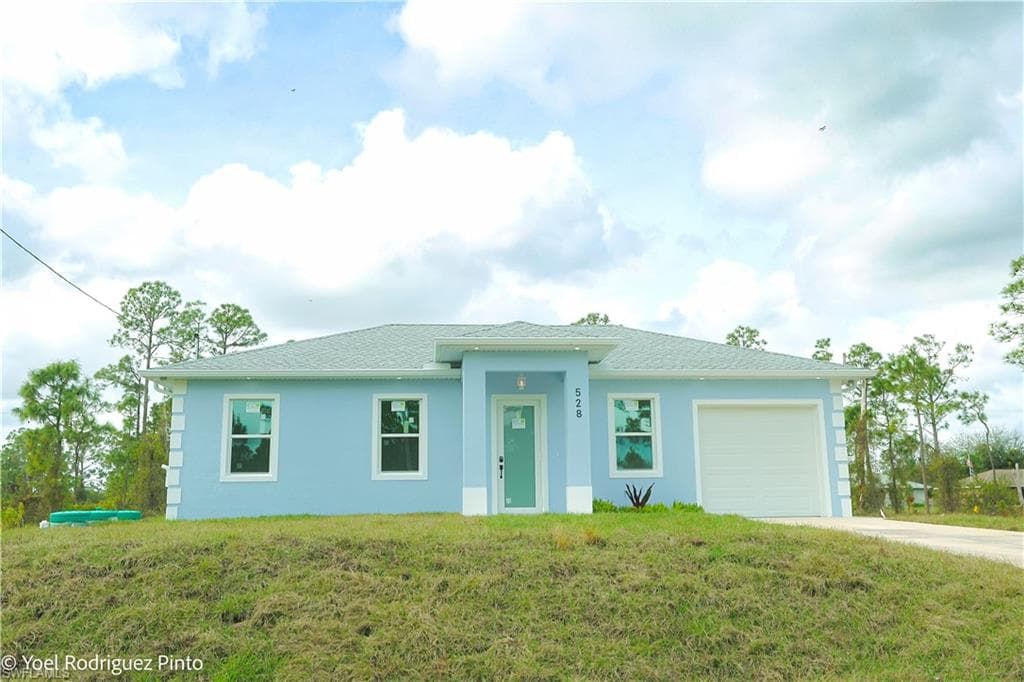 528 Aspen Ave S, Lehigh Acres, FL 33974-1