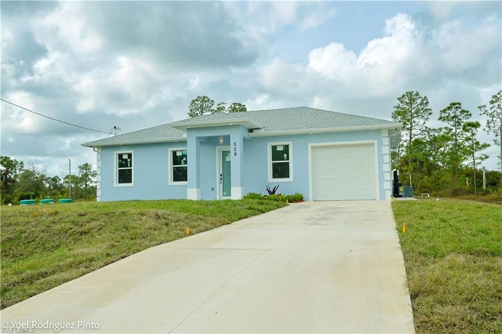 528 Aspen Ave S, Lehigh Acres, FL 33974-3