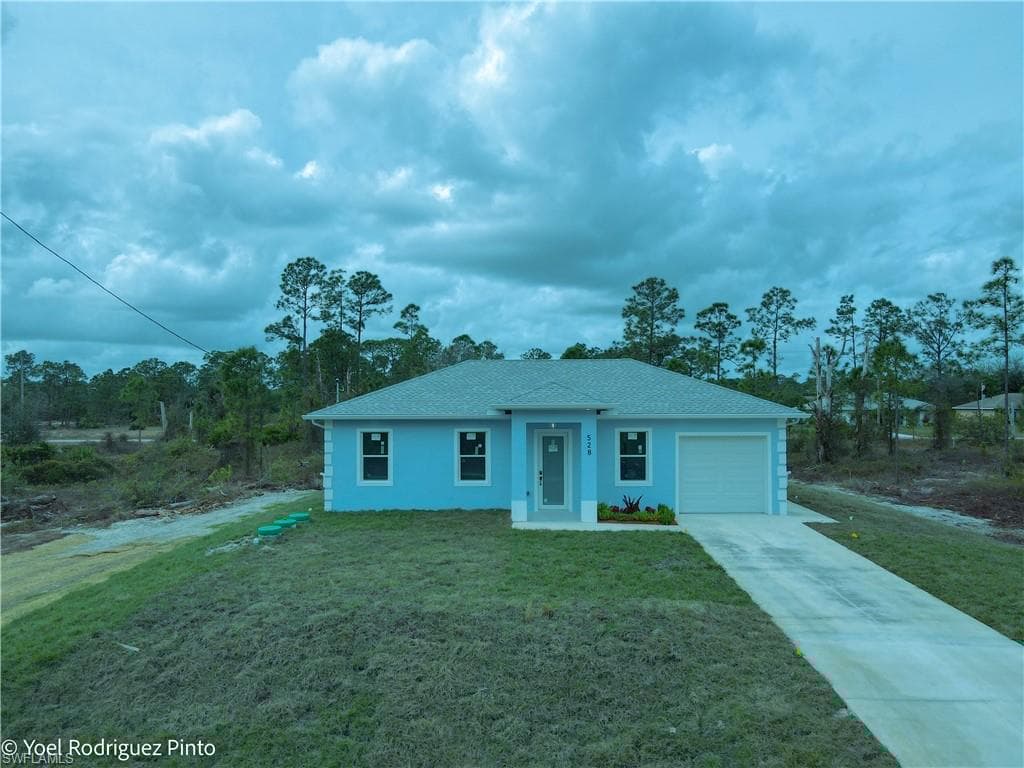 528 Aspen Ave S, Lehigh Acres, FL 33974-4
