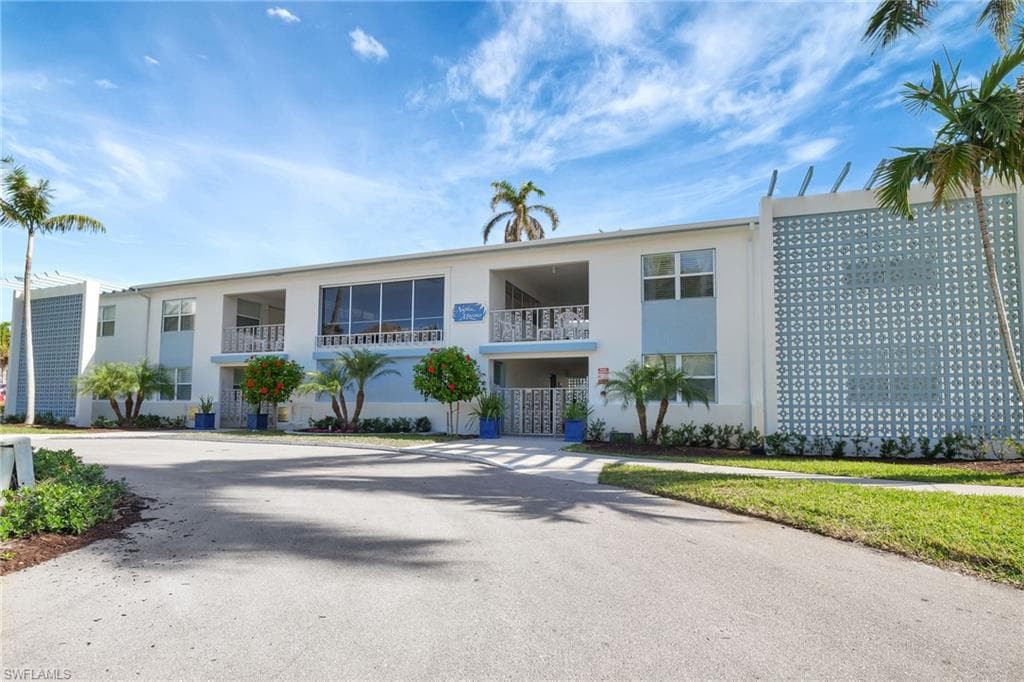 1295 Gulf Shore Blvd S 134, Naples, FL 34102-1