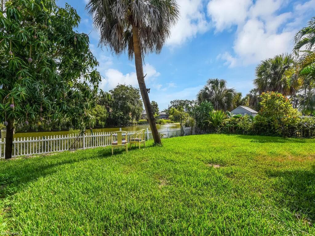 845 107th Ave N, Naples, FL 34108-17
