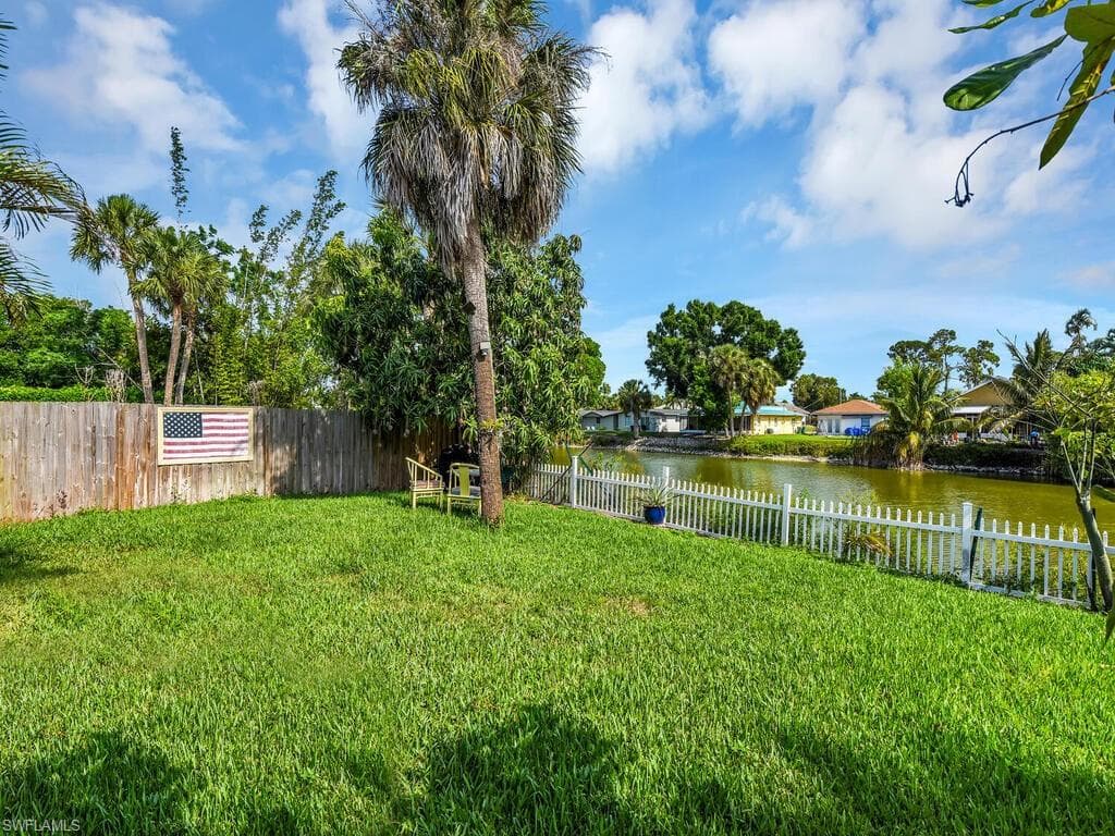 845 107th Ave N, Naples, FL 34108-18