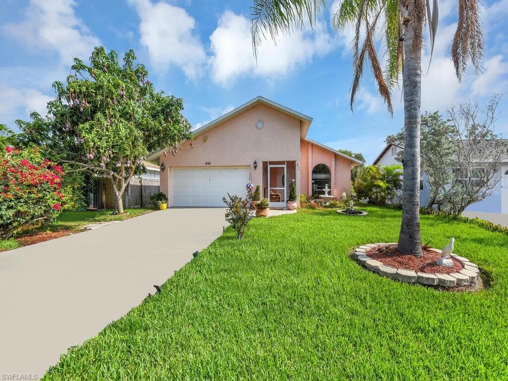 845 107th Ave N, Naples, FL 34108-2