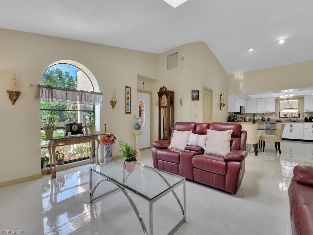 845 107th Ave N, Naples, FL 34108-3