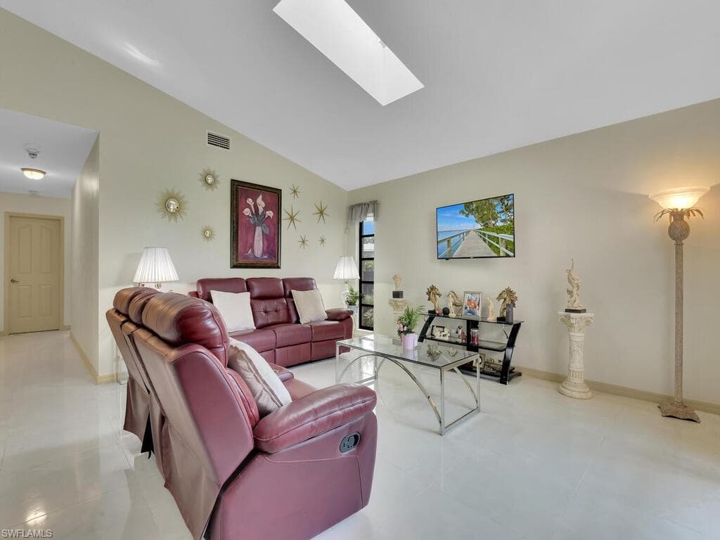 845 107th Ave N, Naples, FL 34108-4