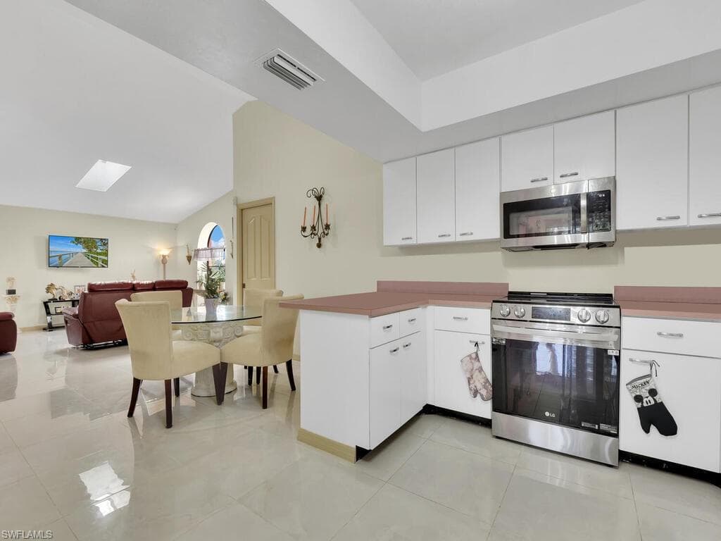 845 107th Ave N, Naples, FL 34108-6
