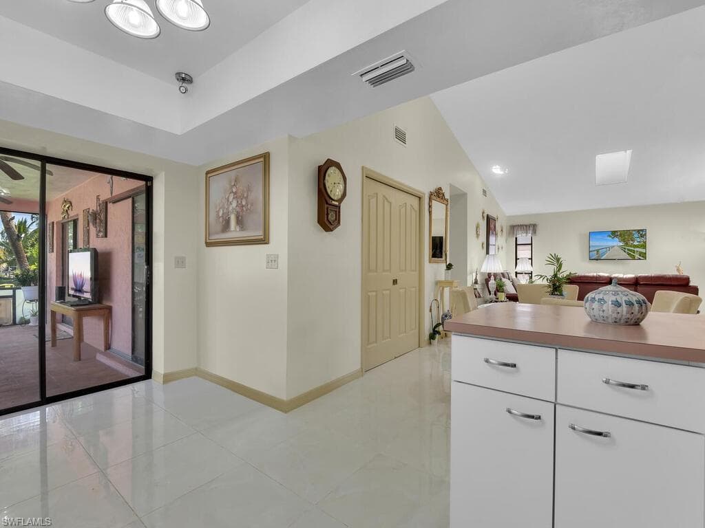 845 107th Ave N, Naples, FL 34108-8