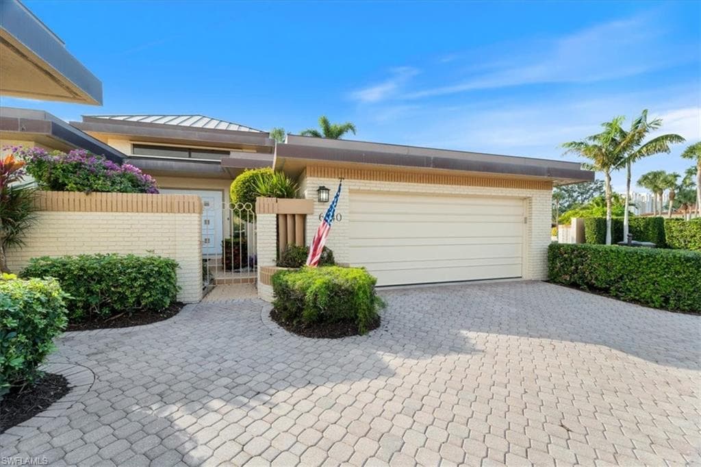 6740 Pelican Bay Blvd, Naples, FL 34108-10