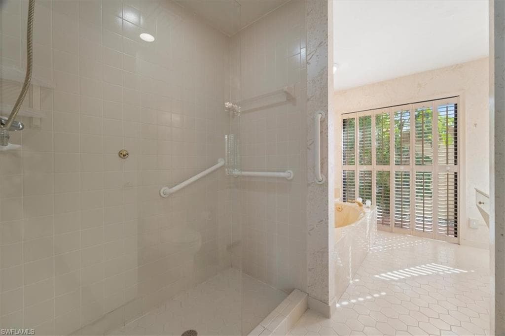 6740 Pelican Bay Blvd, Naples, FL 34108-36