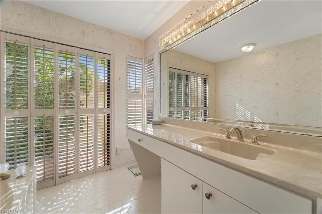 6740 Pelican Bay Blvd, Naples, FL 34108-37