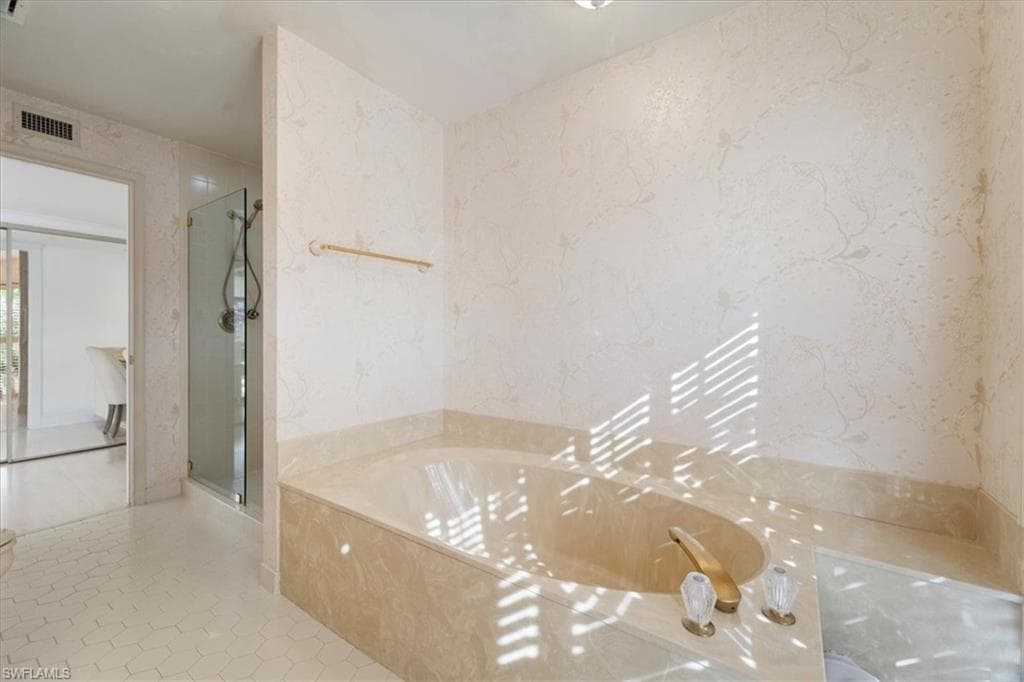 6740 Pelican Bay Blvd, Naples, FL 34108-38