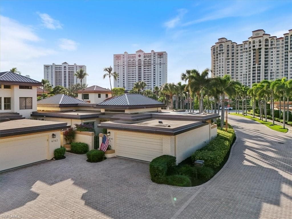 6740 Pelican Bay Blvd, Naples, FL 34108-6