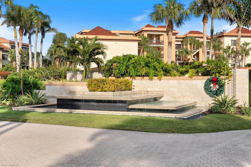 6740 Pelican Bay Blvd, Naples, FL 34108-7