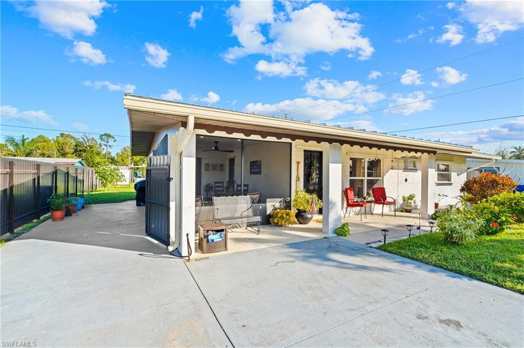 40 Victoria Dr N, Fort Myers, FL 33917-4
