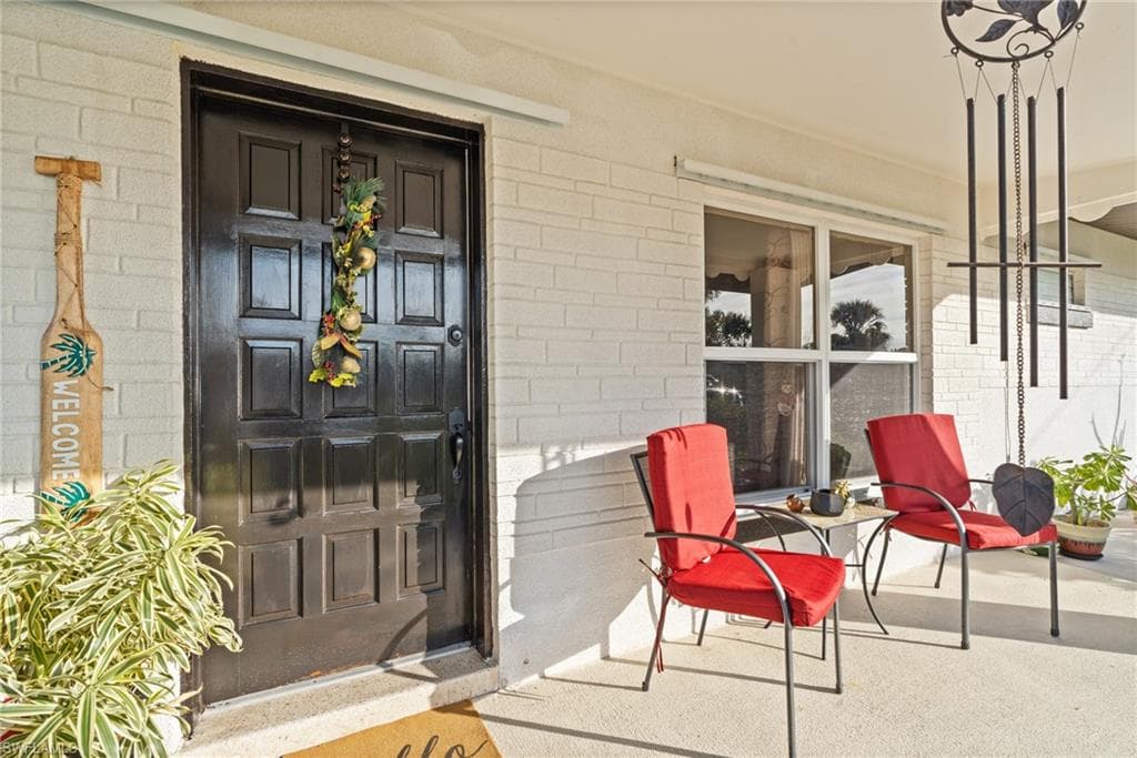 40 Victoria Dr N, Fort Myers, FL 33917-6