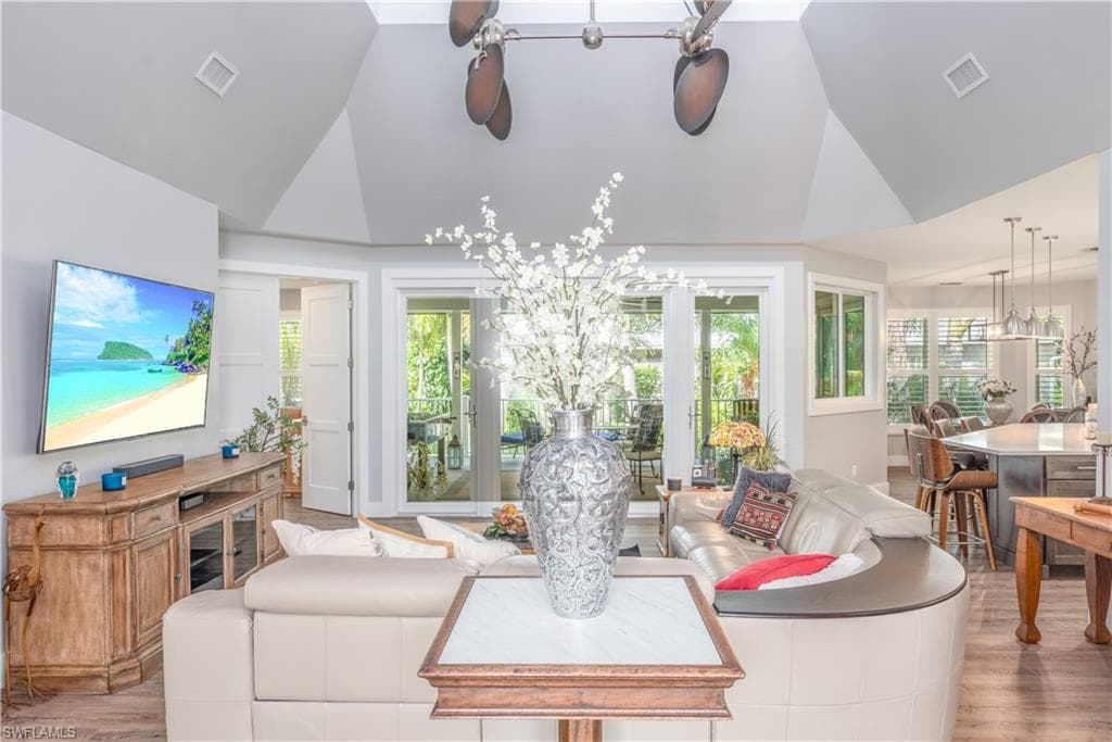 90 Seas Ct, Marco Island, FL 34145-4