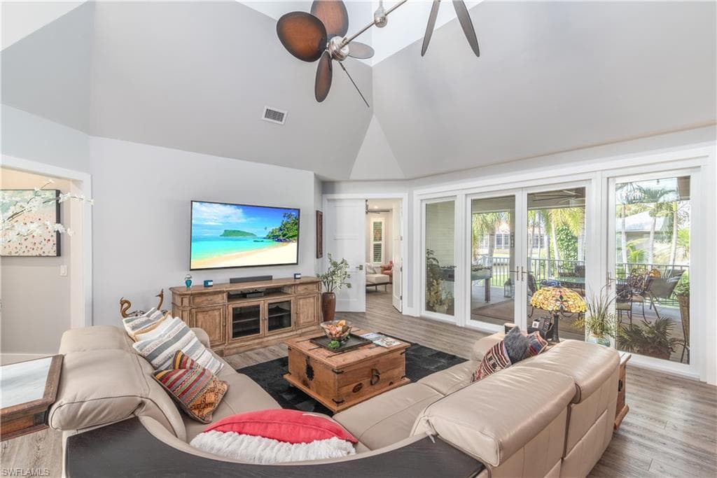 90 Seas Ct, Marco Island, FL 34145-5