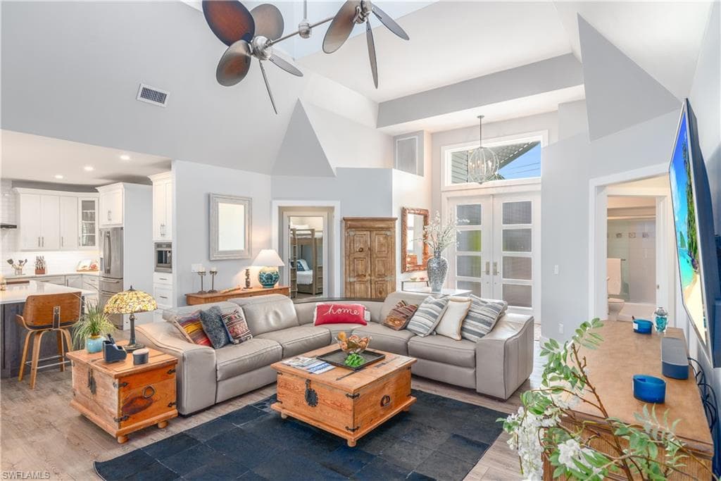 90 Seas Ct, Marco Island, FL 34145-6