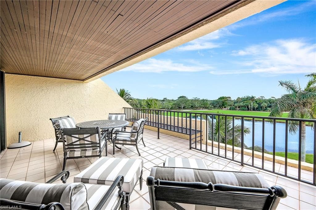 6360 Pelican Bay Blvd 304c, Naples, FL 34108-2