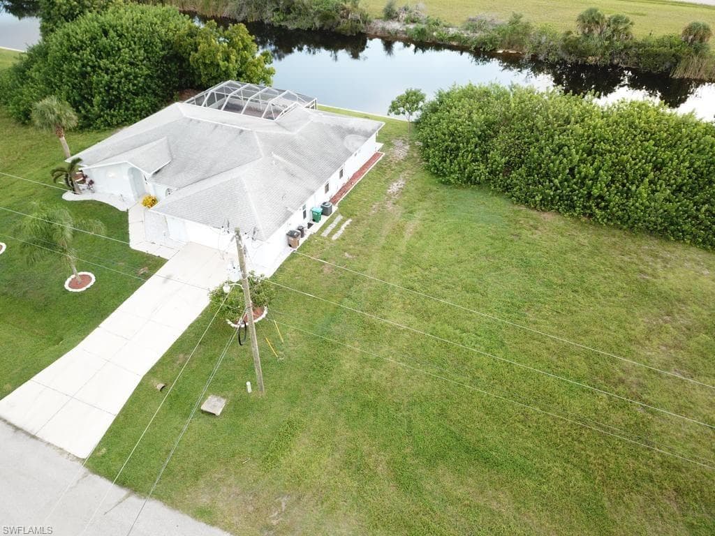 300 29th Pl, Cape Coral, FL 33993-2