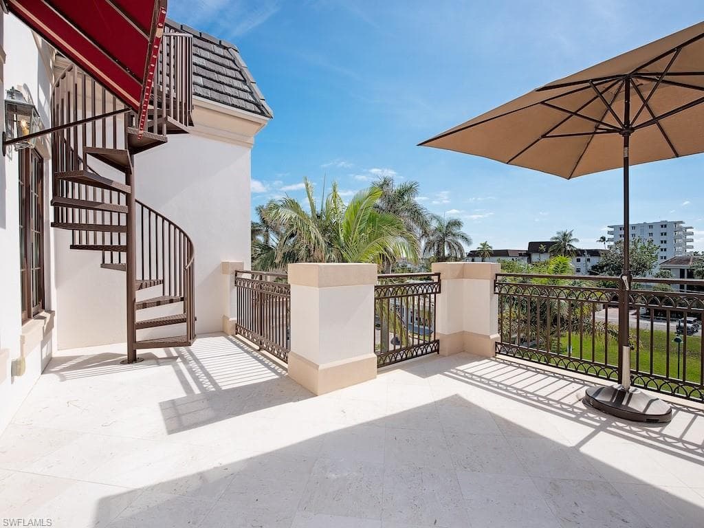 745 12th Ave S 102, Naples, FL 34102-10