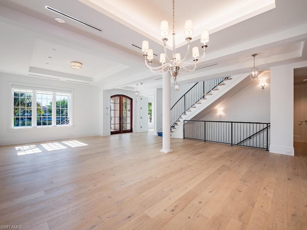 745 12th Ave S 102, Naples, FL 34102-4
