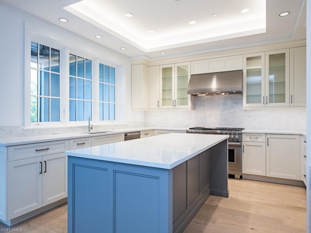 745 12th Ave S 102, Naples, FL 34102-6