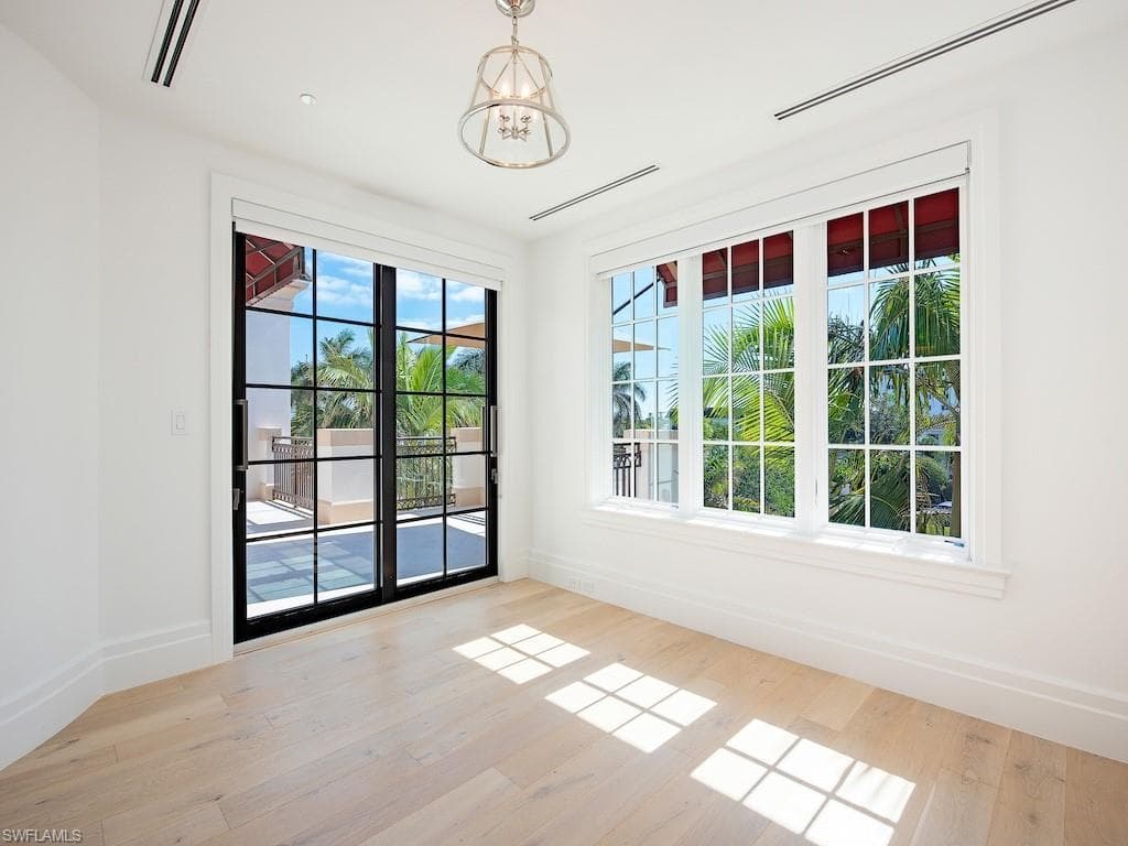 745 12th Ave S 102, Naples, FL 34102-8