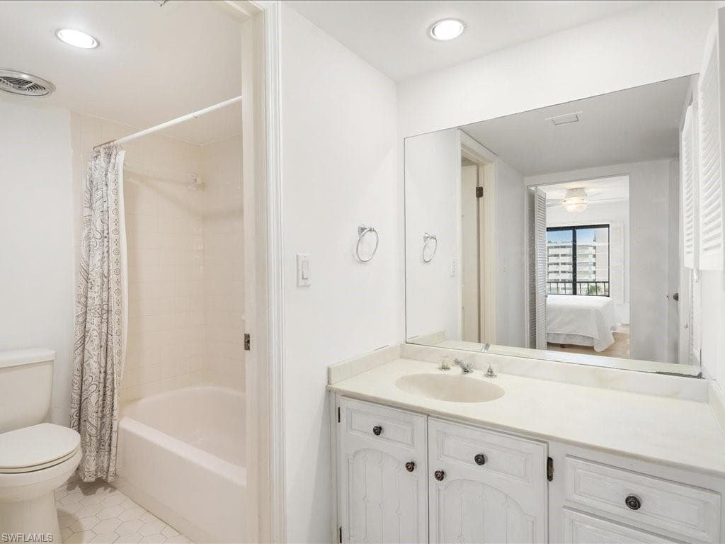 3430 Gulf Shore Blvd N 6i, Naples, FL 34103-23