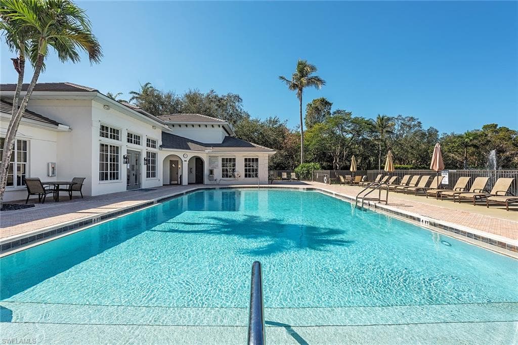 837 Sailaway Ln 101, Naples, FL 34108-17