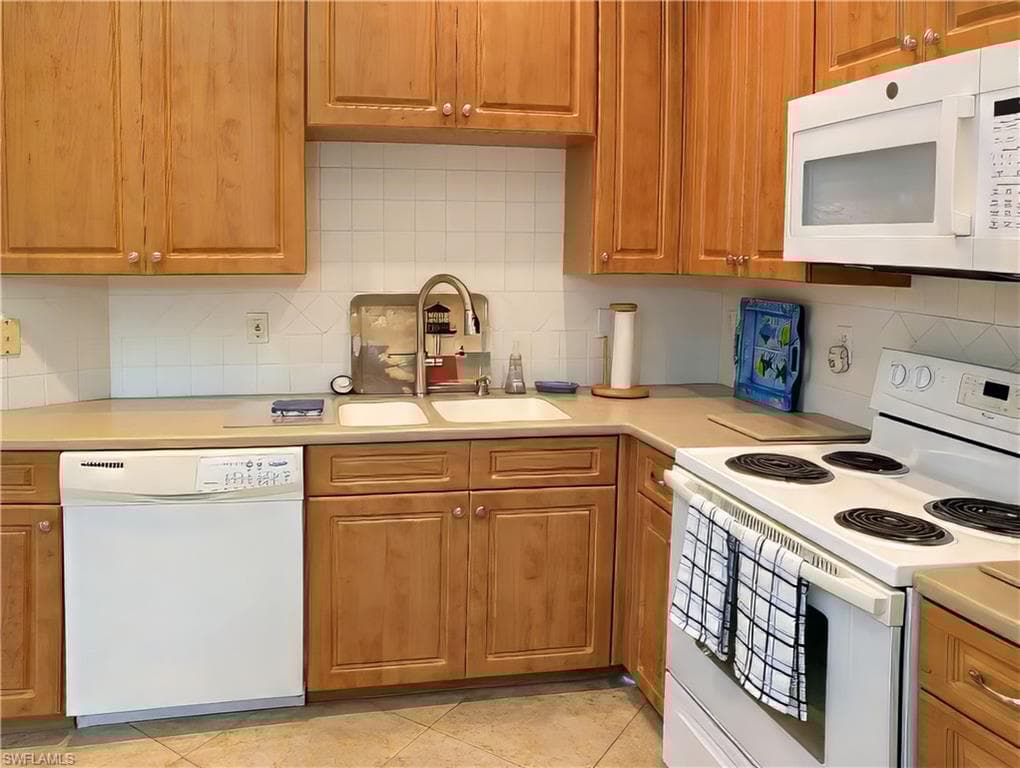 7805 Woodbrook Cir 1, Naples, FL 34104-21