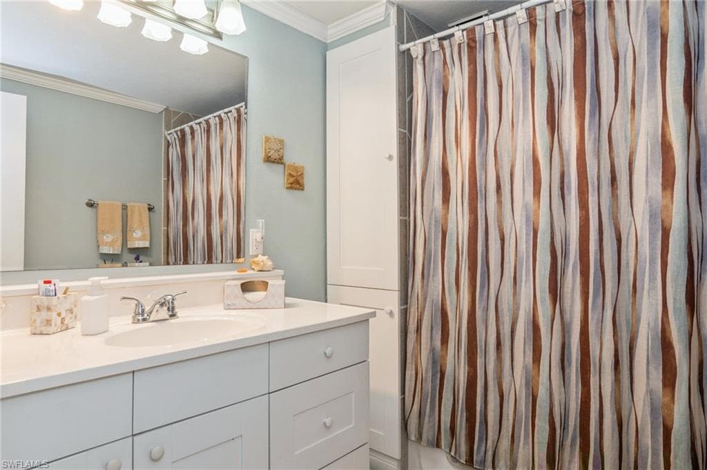 204 Grosbeak Ln, Naples, FL 34114-14