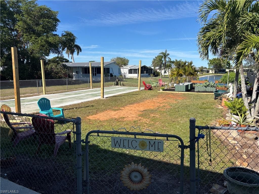 204 Grosbeak Ln, Naples, FL 34114-18