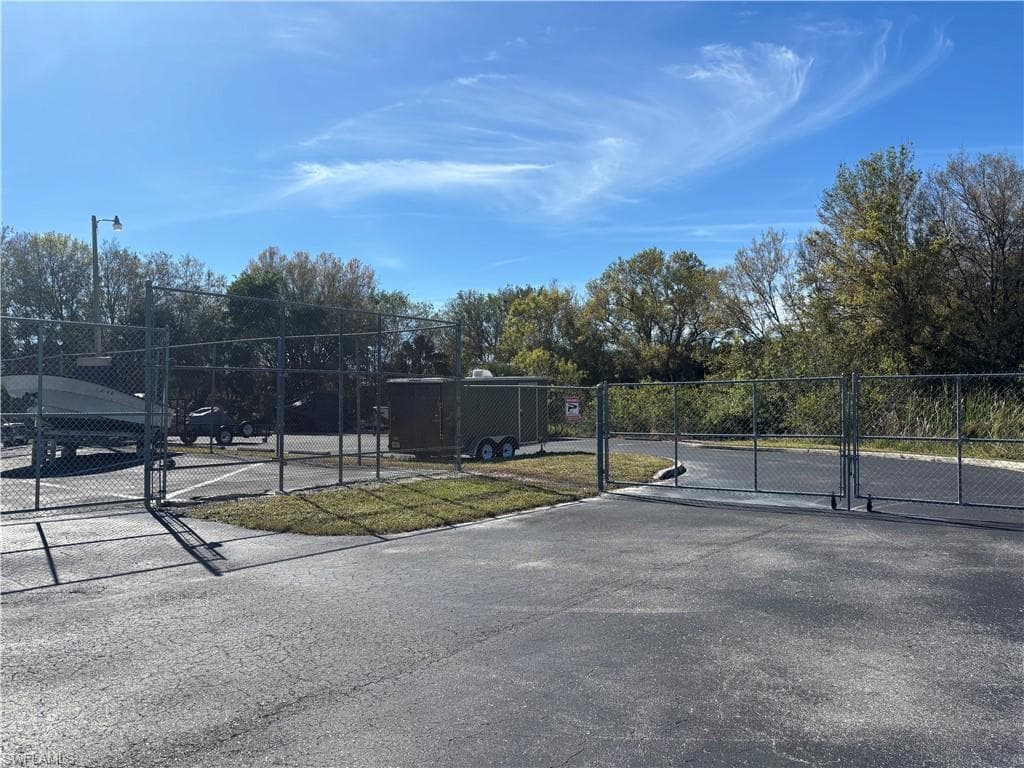 204 Grosbeak Ln, Naples, FL 34114-19