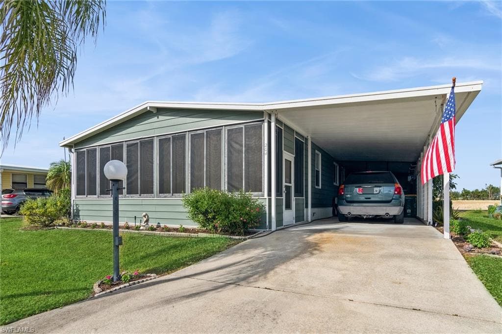 204 Grosbeak Ln, Naples, FL 34114-2