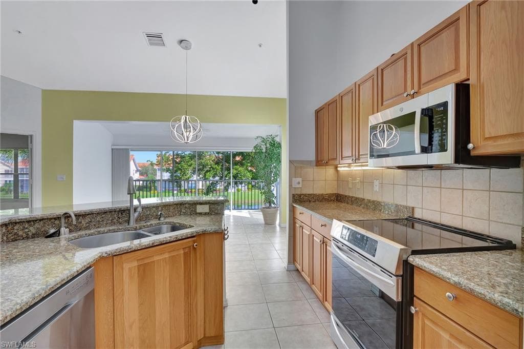 5135 Cobble Creek Ct F204, Naples, FL 34110-7