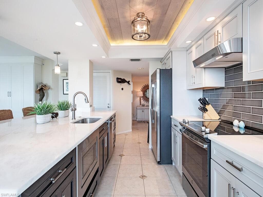 25 Bluebill Ave A-401, Naples, FL 34108-13