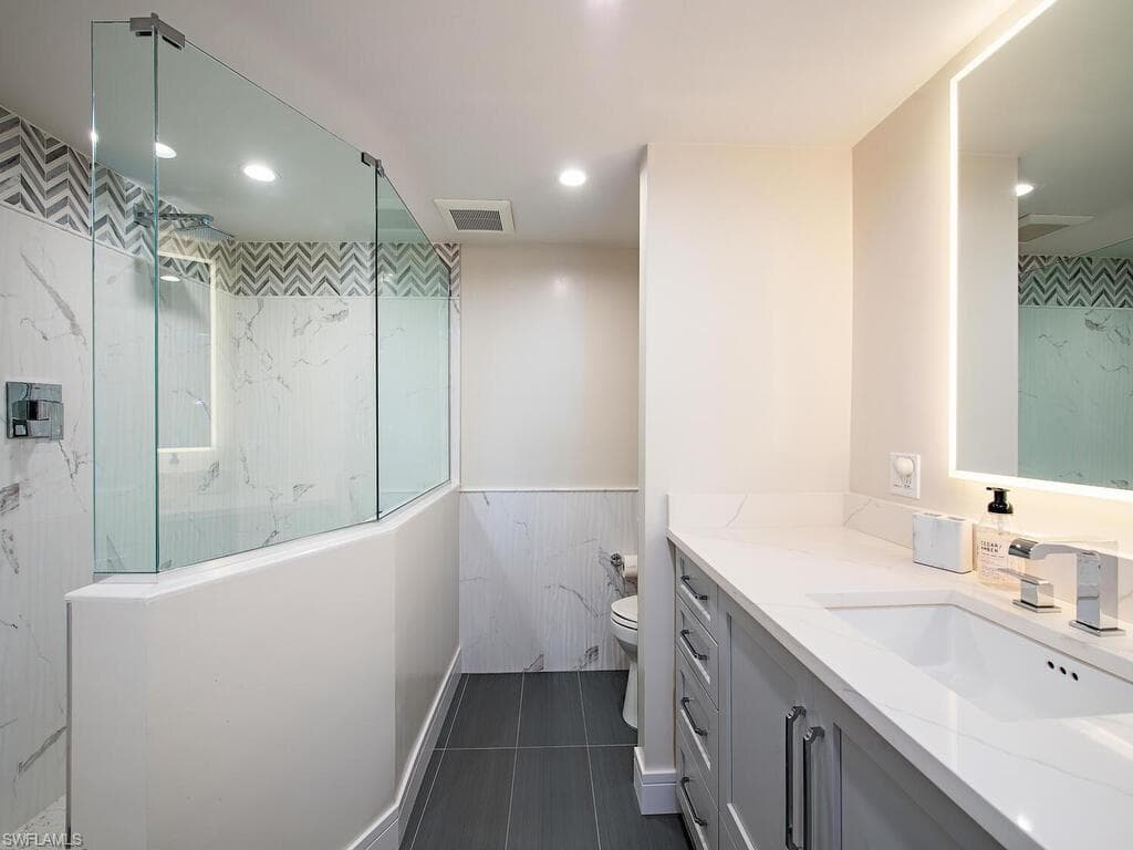 25 Bluebill Ave A-401, Naples, FL 34108-20