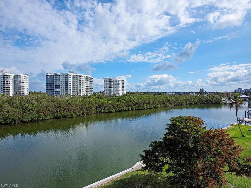25 Bluebill Ave A-401, Naples, FL 34108-2