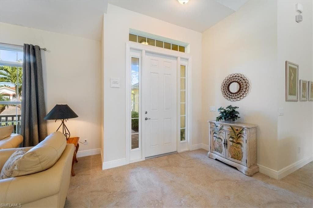 732 7th Ave N, Naples, FL 34102-9