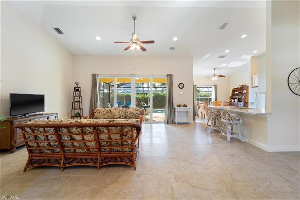 732 7th Ave N, Naples, FL 34102-10
