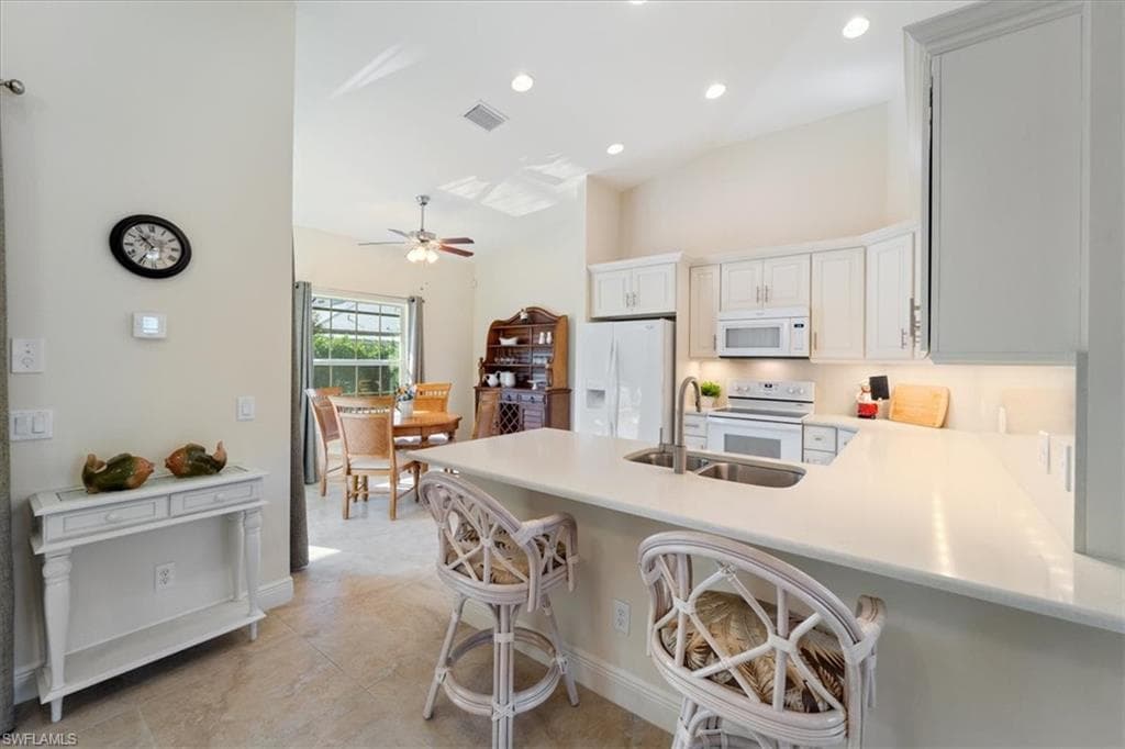 732 7th Ave N, Naples, FL 34102-16