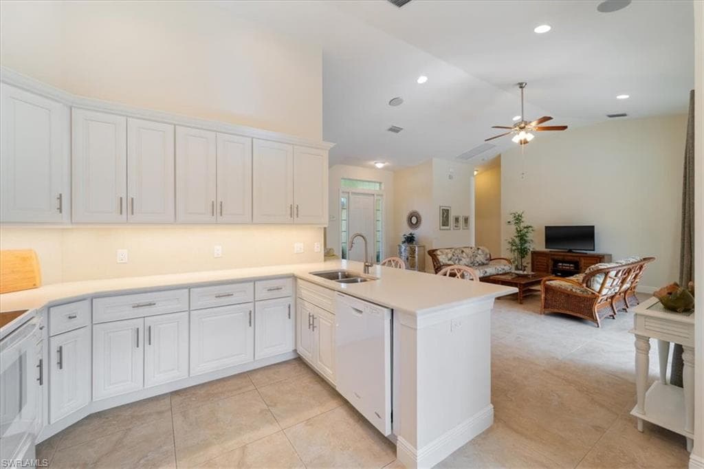 732 7th Ave N, Naples, FL 34102-18