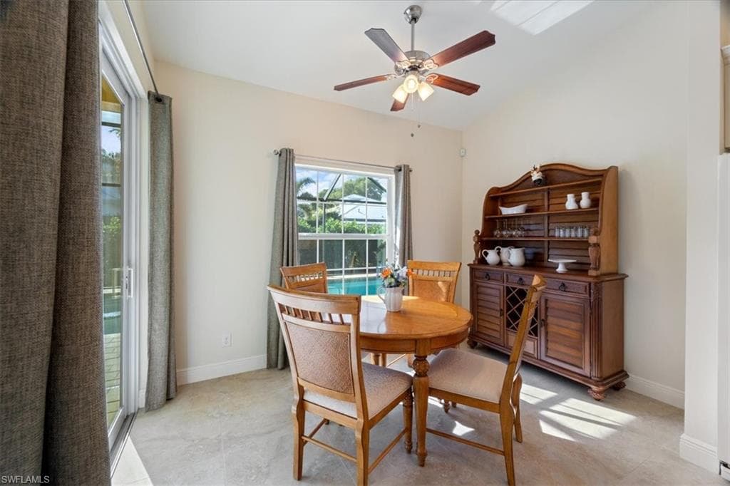 732 7th Ave N, Naples, FL 34102-19
