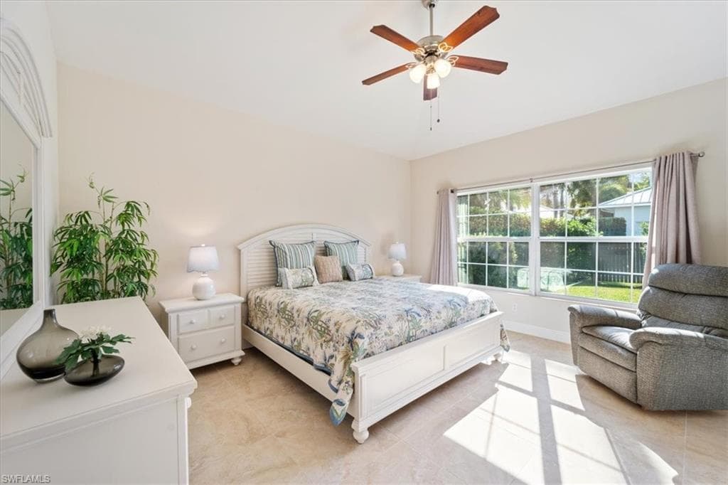 732 7th Ave N, Naples, FL 34102-23