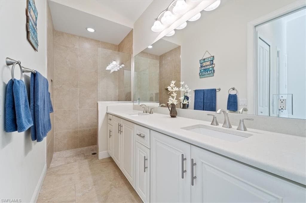 732 7th Ave N, Naples, FL 34102-25