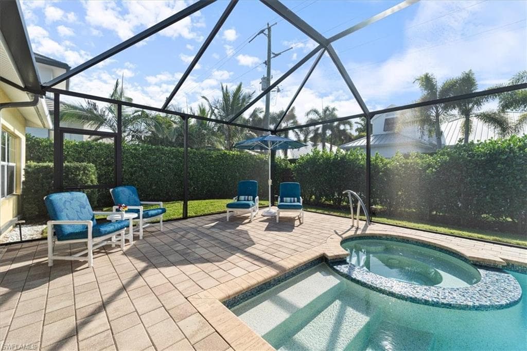 732 7th Ave N, Naples, FL 34102-37