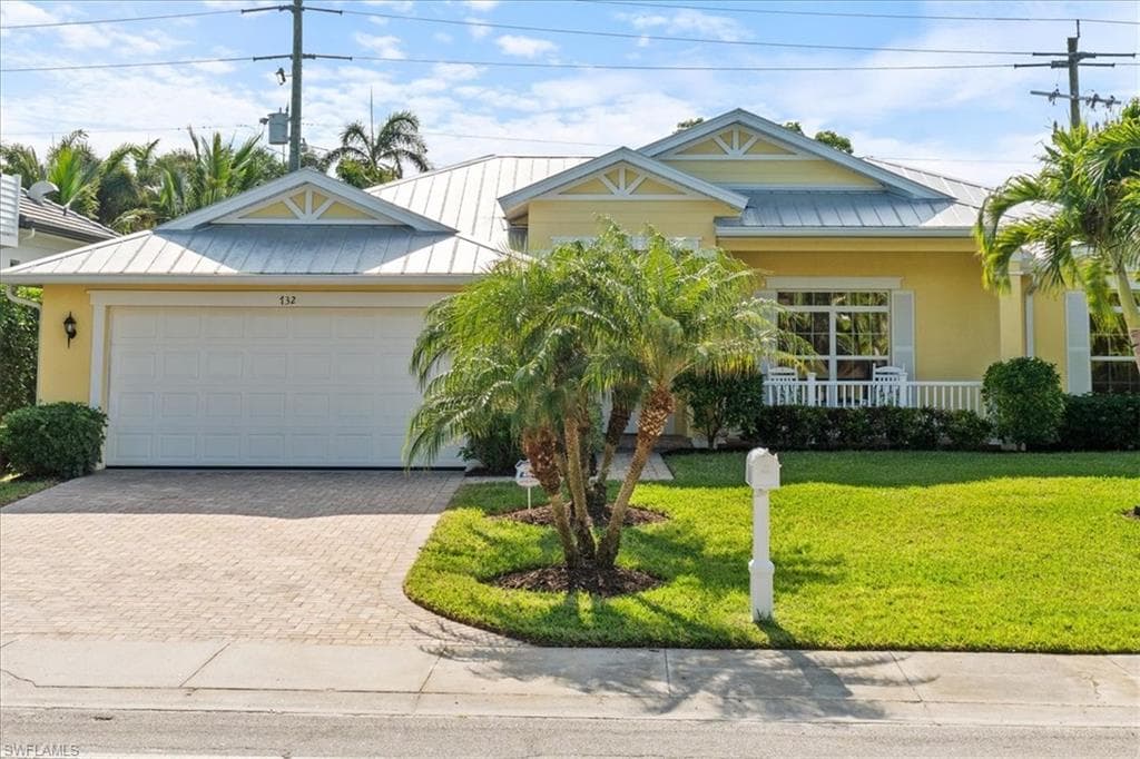 732 7th Ave N, Naples, FL 34102-3