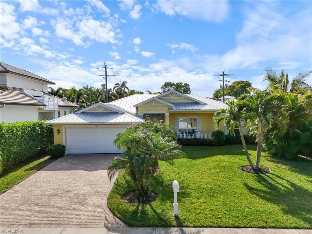 732 7th Ave N, Naples, FL 34102-5